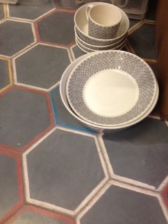 Even the floor tiles are beautiful. Love the dishes.